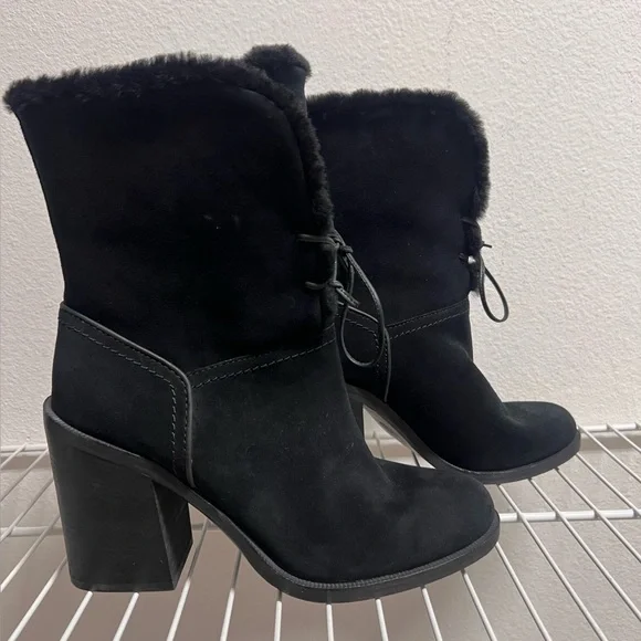 Ugg Jerene Booties used in great shape size 9 - Picture 2 of 11